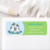 Grappig, gelukkig blauw gefundeerde cartoon die op etiket (Insitu)