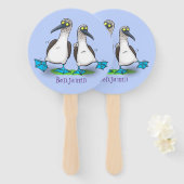 Grappig, gelukkig blauw gefundeerde cartoon die op handwaaier (Voorkant en achterkant)