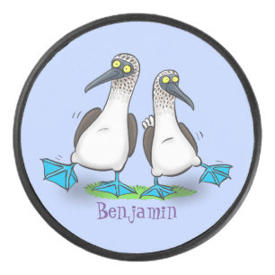 Grappig, gelukkig blauw gefundeerde cartoon die op hockey puck