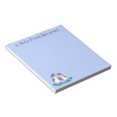 Grappig, gelukkig blauw gefundeerde cartoon die op notitieblok (Schuin)