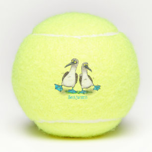 Grappig, gelukkig blauw gefundeerde cartoon die op tennisballen