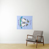 Grappig, gelukkig blauw gefundeerde cartoon die op wandkleed (In Situ (horizontaal))