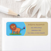 Grappig, gelukkige leeuw met vlindervliegende cart etiket (Insitu)