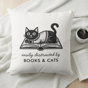 Grappig gemakkelijk afgeleid door boeken en katten kussen