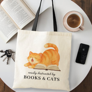 Grappig Gemakkelijk Afgeleid door Boeken & Katten  Tote Bag