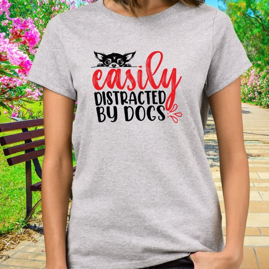 Grappig Gemakkelijk afgeleid door Chihuahua T-shirt