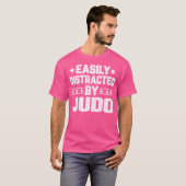Grappig gemakkelijk afgeleid door Judo Martial Art T-shirt (Voorkant volledig)