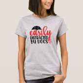 Grappig Gemakkelijk afgeleid door teckel T-shirt (Voorkant)