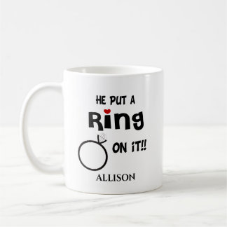 Grappig gepersonaliseerd Hij zette een ring erop Koffiemok