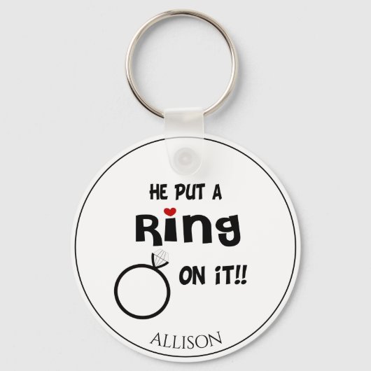 Grappig gepersonaliseerd Hij zette een ring erop Sleutelhanger (Voorkant)