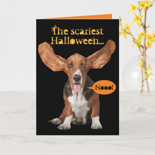 Grappig geschat Basset Hound uit de behandelingen  Kaart (Gele Bloem)