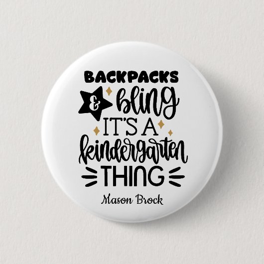 Grappig geschenk voor kleuterschool met naam ronde button 5,7 cm (Voorkant)