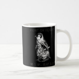Grappig gevecht of vlucht meme pinguïn met mes koffiemok