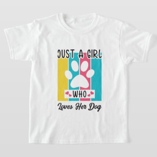 Grappig gewoon meisje houdt van hond t-shirt