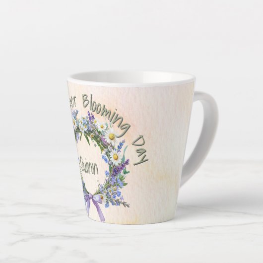 Grappig gewoon weer een bloeiende dag Wildflower C Latte Mok (Rechterhoek)