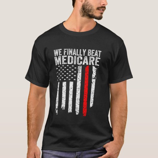Grappig Gezegde dat we eindelijk Medicare verslaan T-shirt (Voorkant)