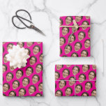 Grappig gezicht roze aangepaste foto verjaardag inpakpapier vel<br><div class="desc">Voeg lachen en persoonlijkheid toe aan je cadeaus en vieringen met Funny Face Custom Wrapping Paper. Met een herhaald patroon van het door jou gekozen gezicht of voorwerp verandert dit wikkeldetail elk cadeau onmiddellijk in een onvergetelijk moment.</div>