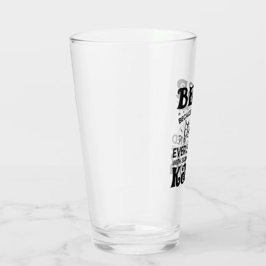 Grappig gezond bier versus groene boerenkool Humor Glas (Rechts)