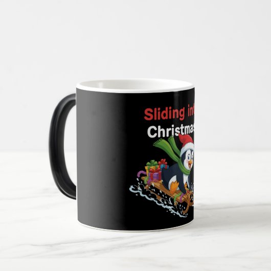 Grappig Glijdend in Kerst Schattigee Penguin Sledd Magische Mok (Voorkant links)