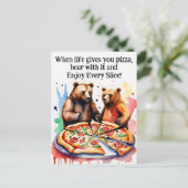 Grappig goed wenst beren met een enorme pizza briefkaart (Staand voorkant)