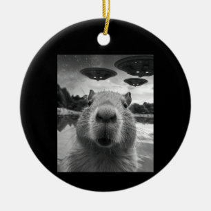Grappig Graphic Capybara Selfie met UFO's Raar Keramisch Ornament