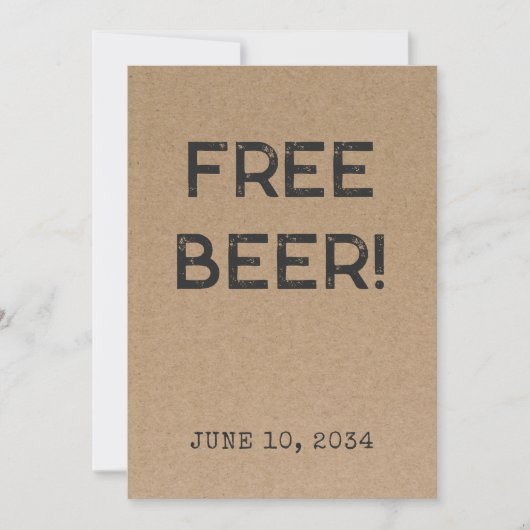 Grappig gratis bier 2024 afstudeerfeest uitnodigin kaart (Voorkant)