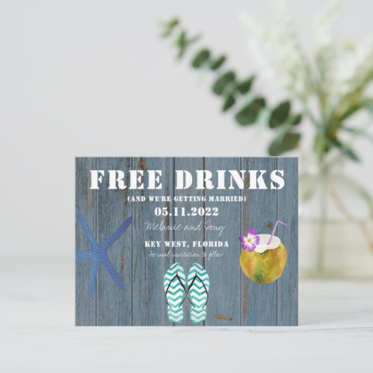 Grappig gratis Drink Beach Wedding Save the Dates Aankondigingskaart (Staand voorkant)