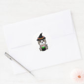 Grappig grijs hond is een heks ronde sticker (Envelop)