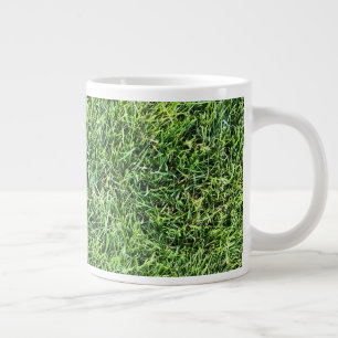 Grappig groen gras, echt fototextuurpatroon leuk grote koffiekop