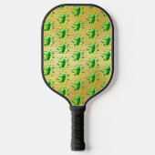 Grappig groen Pickleman op gouden achtergrond pedd Pickleball Paddle (Voorkant)