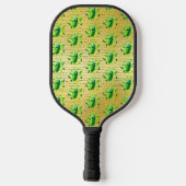 Grappig groen Pickleman op gouden achtergrond pedd Pickleball Paddle (Achterkant)