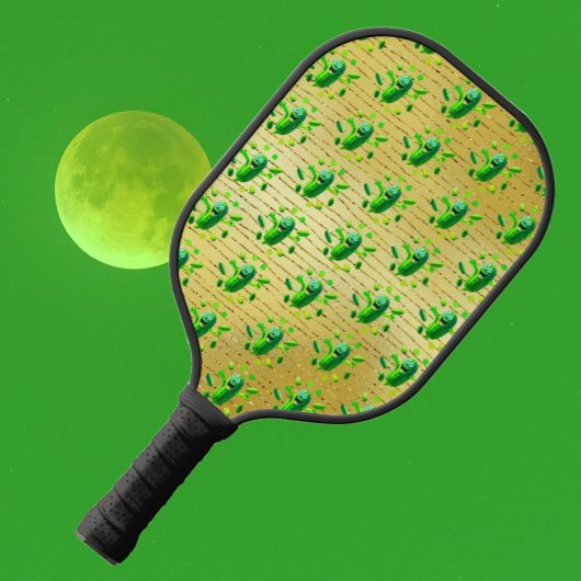 Grappig groen Pickleman op gouden achtergrond pedd Pickleball Paddle