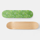 Grappig groene kikkers in een rommelig patroon persoonlijk skateboard (Horizontaal)