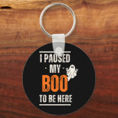 Grappig Halloween Ik pauzeerde mijn boek om hier t Sleutelhanger (Voorkant)