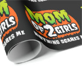 Grappig Halloween Niets schrikt me mam van 2 meisj Cadeaupapier (Rol Hoek)