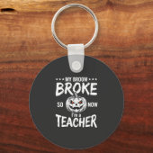 Grappig Halloween Onderwijzer Bezem Gebroken Ontwe Sleutelhanger (Voorkant)