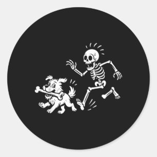 Grappig Halloween-skelet dat hond achterna zit gri Ronde Sticker