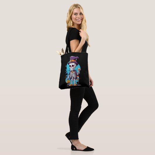 Grappig Halloween Skelet met Top Hat Tote Bag (Op model)