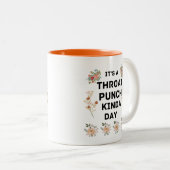 grappig Het is een soort dag keelpunch. Tweekleurige Koffiemok (Voorkant rechts)