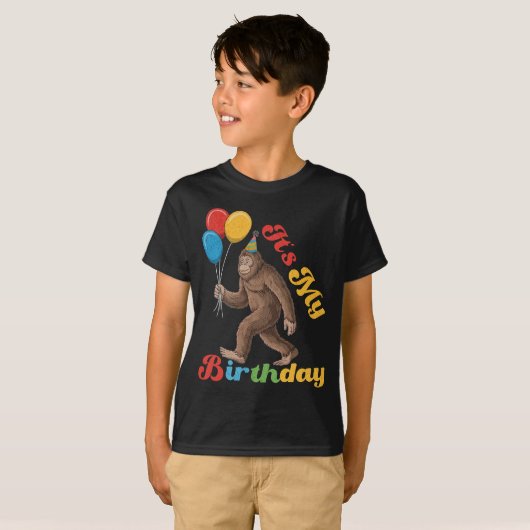 Grappig Het is mijn verjaardag Bigfoot Sasquatch P T-shirt (Voorkant volledig)