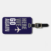 Grappig hier gaan we weer! vliegtuigreizen bagagelabel (Voorkant horizontaal)