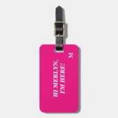 Grappig Hot Pink Monogram Typografie Naam Script Bagagelabel (Voorkant verticaal)