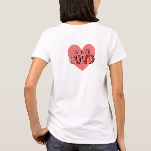 Grappig ik ben met Cupido Red Fancy Script Pink He T-shirt (Achterkant)