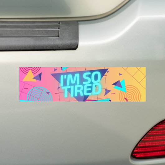 Grappig Ik ben zo moe Retro 80s Vibe Bumpersticker (Op auto)