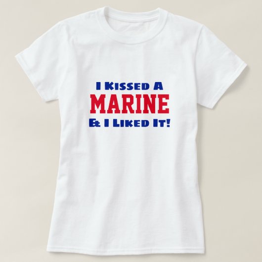 Grappig "Ik heb een marinier gekust en ik vond het T-shirt (Design voorkant)