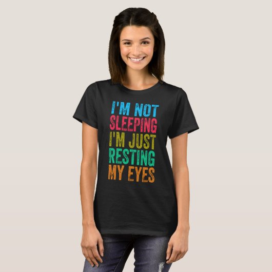  grappig ik slaap niet ik rust gewoon mijn ogen  t-shirt (Voorkant volledig)