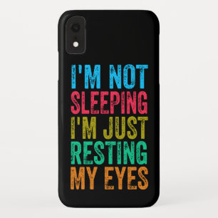grappig ik slaap niet ik rust gewoon mijn ogen uit Case-Mate iPhone case