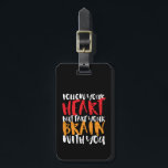 Grappig Inspirerend citaat volgt je hart Bagagelabel<br><div class="desc">Inspirerend,  grappige en humoristische motivatie citaat om je te inspireren en anderen om je heen te motiveren. Prachtig gezegde over rationeel zijn,  denk na voordat je je gedraagt. Volg je hart maar neem je brein mee. De achtergrondkleur kan aan uw gewenste kleur worden aangepast.</div>