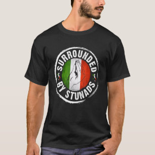 Grappig Italiaans handgebaar omringd door Stunads  T-shirt