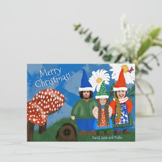 Grappig kabouter uw familie van drie vrolijke kers feestdagenkaart (Staand voorkant)